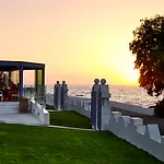 Semesteranläggning (resort) Oya 5*